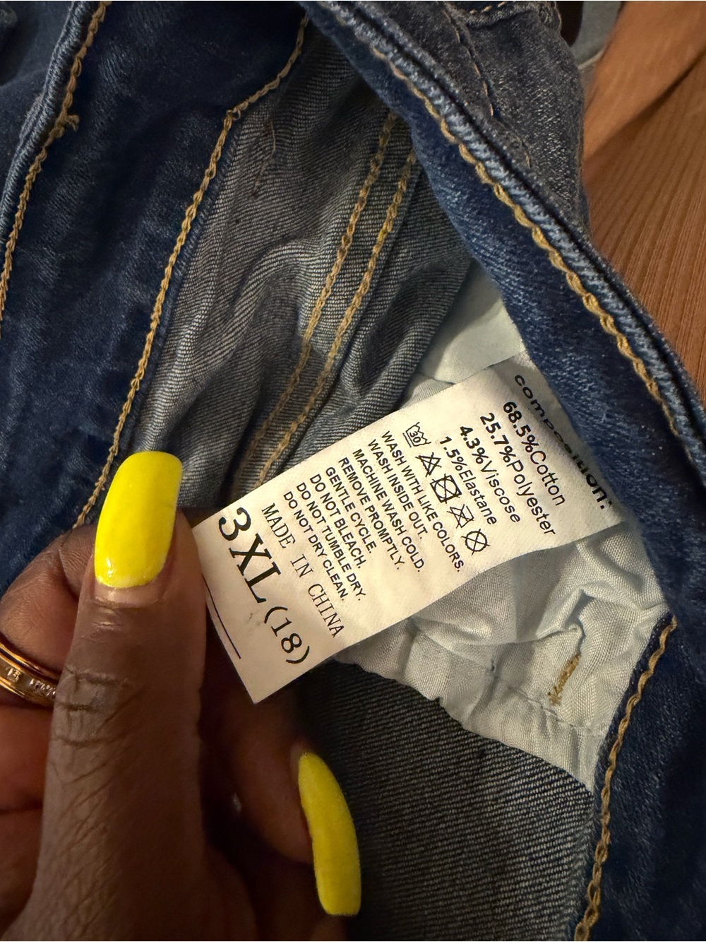 Distressed High-Rise Women's Jeans - Blue - Picture 5 of 5